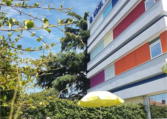 Privilege Hotel & Apparts Eurociel Centre Comedie